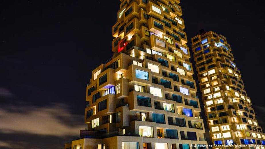 فینالیست پیشساخته: برج ۱۰۵ متری