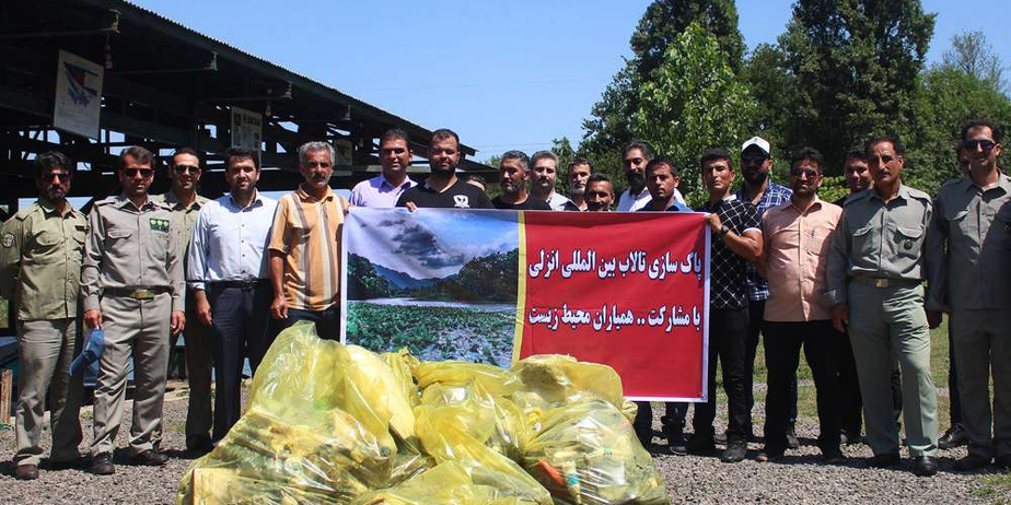 پاکسازی دریاچه به وسیله زندانیان