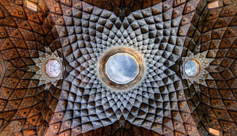 نمایی از سقف تیمچه امین الدوله در کاشان