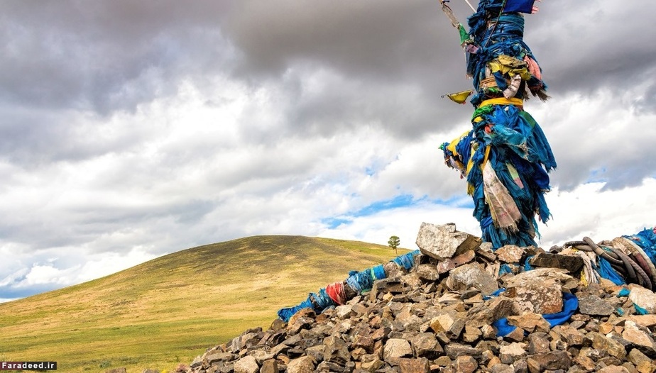 اُوو در واقع همان سنگ‌چین است که برای یادبود قربانیان چیده شده است. تقریبا در همه جای مغولستان می‌توان اووها (ovoo) را دید 