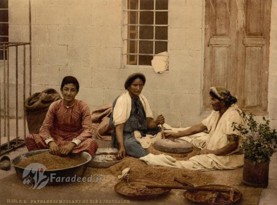 زنان در حال آسیاب کردن غلات