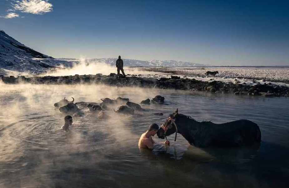 این تصویر، چشمه های آب گرم در منطقه گورویماک در شرق ترکیه، جایزه ملی ترکیه را به دست آورد 