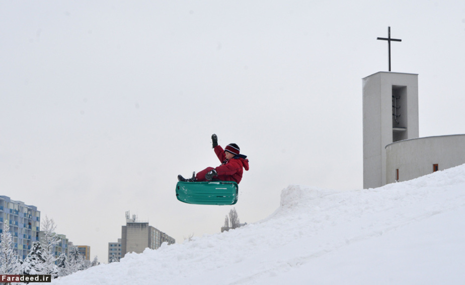 بازی روی تپه‌های برفی در پراگ