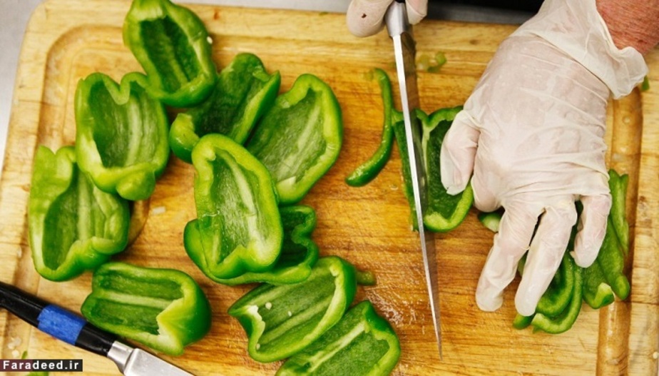 فلفل سبز حاوی 93.9 درصد آب می باشد.