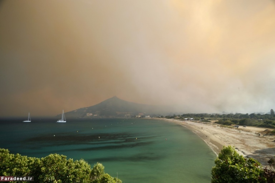 دود ناشی از آتش‌سوزی در جزیره کورسیا 