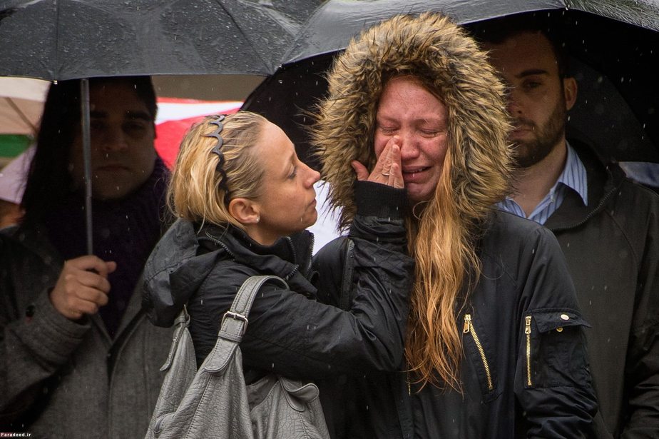 گریه در مراسم احترام به قربانیان حمله روی پل لندن