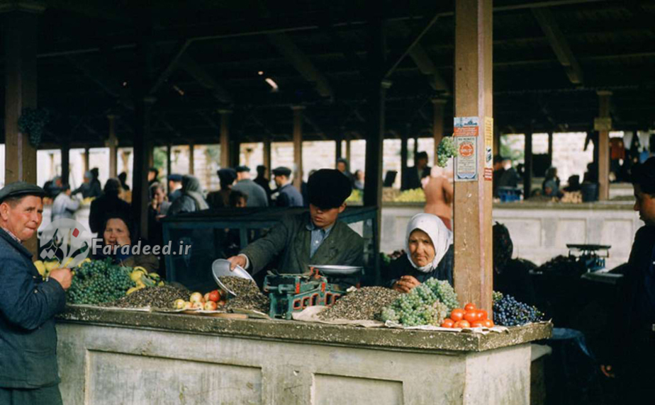 نمایی از یک بازارچه میوه و خوراکی در