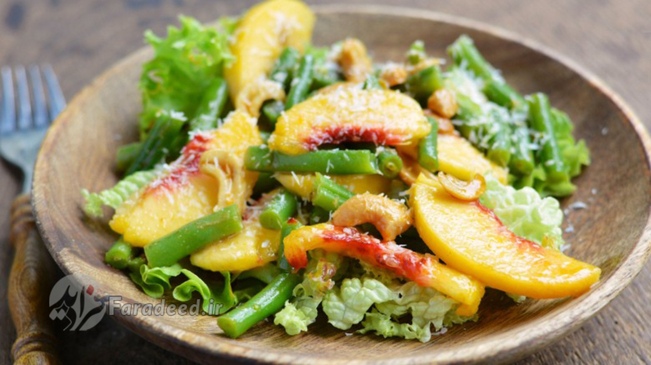 سالاد کاهو با لوبیا و هلو