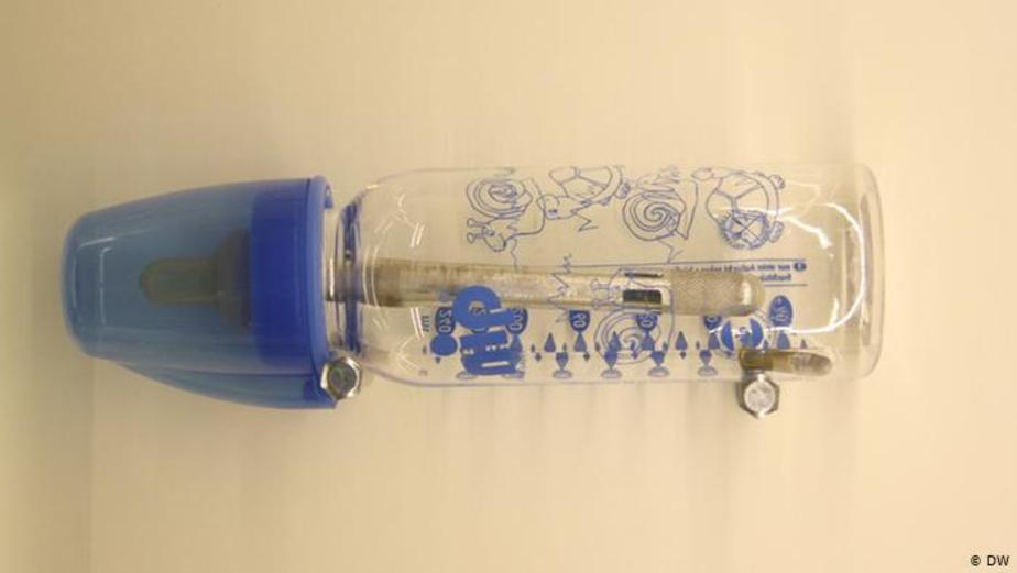 شیشه‌ شیر کودکی که شلیک می‌کند