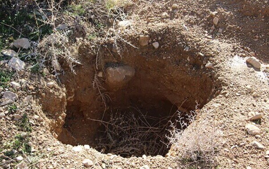 حفاری‌های غیرمجاز که به گفته سیاوس آریا ـ فعال میراث فرهنگی ـ به تازگی ایجاد شده است 