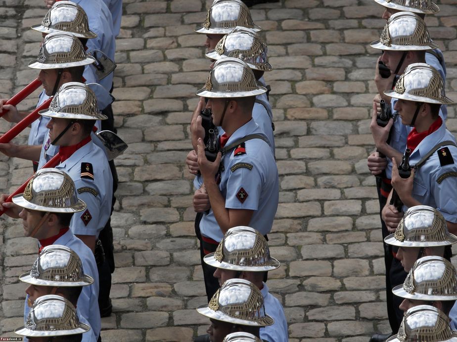 مراسم سالگرد آتش‌نشانان در پاریس