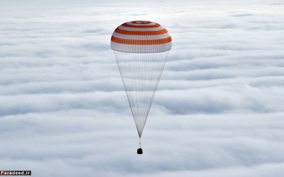 پایین آمدن کپسول سایوز حامل فضانوردان ایستگاه فضایی بین‌المللی در قزاقستان