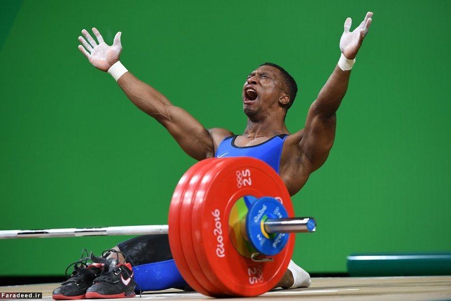 شادی وزنه‌بردار کلمبیا پس از پیروزی
