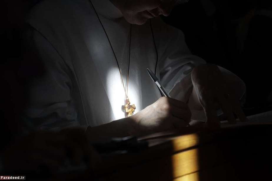 آماده شدن راهبه برای شرکت در کنفرانس در رم