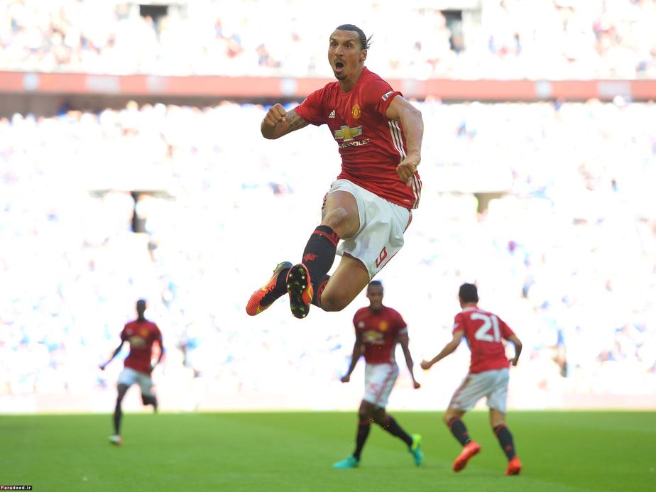 شادی زلاتان ابراهیموویچ در دیدار منچستر یونایتد و لستر سیتی