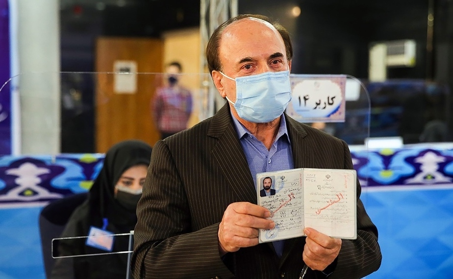 محمدحسن نامی در اولین روز ثبتنام از داوطلبان انتخابات ریاست جمهوری 1400. عکس: فارس، سعید سجادی
