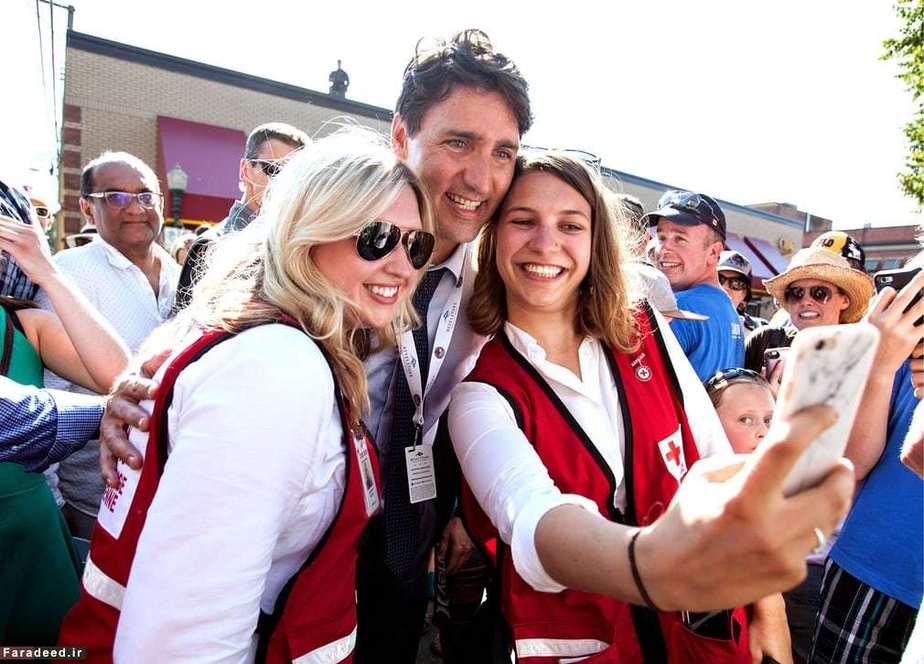 سلفی با نخست وزیر کانادا در بزرگداشت قربانیان آتش‌سوزی در بریتیش کلمبیا