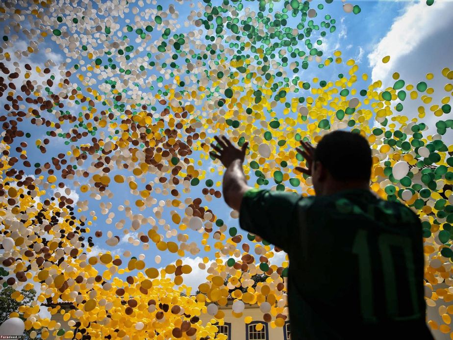 رها کردن 50هزار بادکنک برای جشن سال نو در برزیل