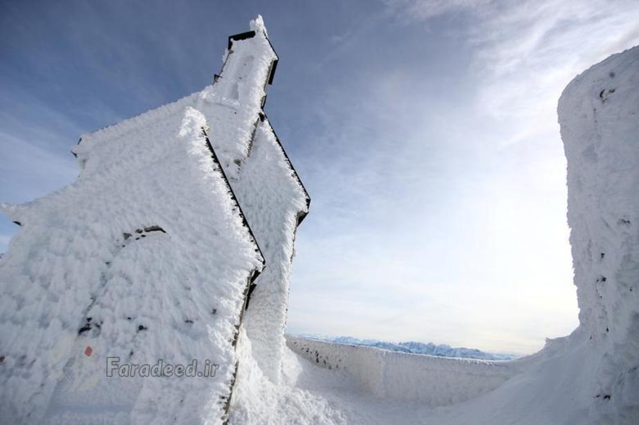بلندترین کلیسای آلمان به نام Wendelstein church با یخ پوشیده شده است. 