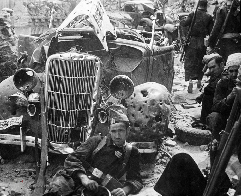 خیابان های جنگ زده بارسلونا در جریان جنگ های داخلی