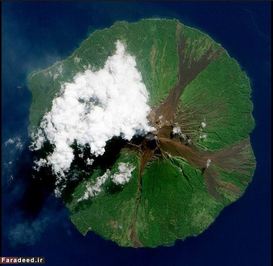 کوه آتش‌فشانی مانام در پاپوا گینه نو که در 16 ژوئن 2010 فوران کرد. ناسا این تصویر را گرفته است.