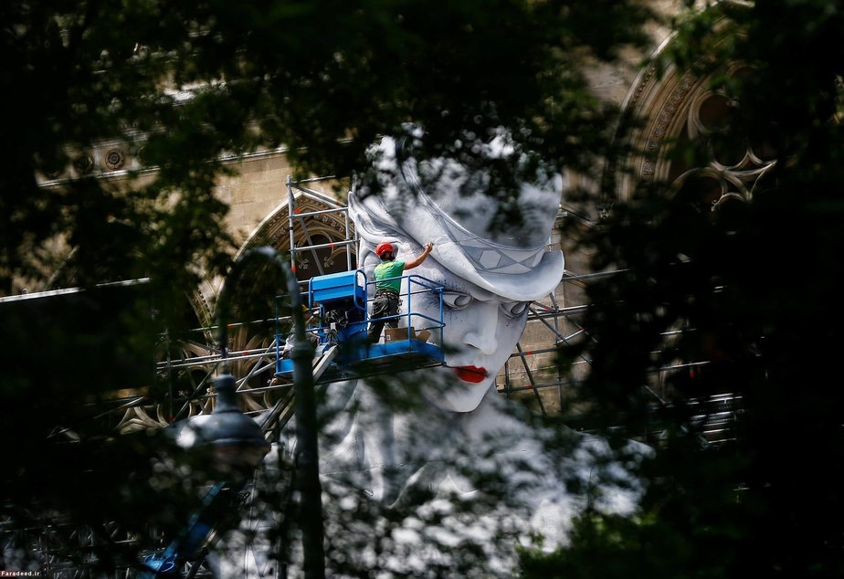 آماده‌سازی مراسم خیریه برای حمایت از بیماران مبتلا به ایدز در وین