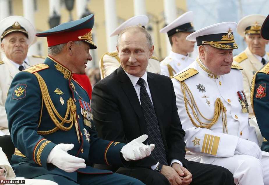 پوتین و وزیر دفاع روسیه در جشن نیروی دریایی