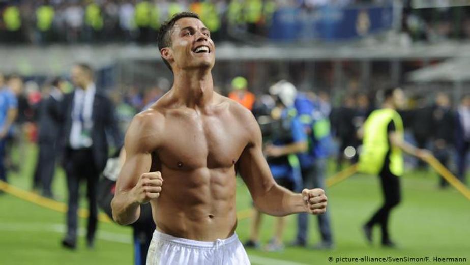 کریستیانو رونالدو در پله دوم با سالانه ۱۱۸ میلیون یورو