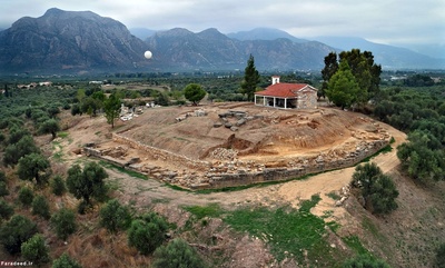 محل حفاری نزدیک اسپارتا است. آثار مخروبههای کاخ مربوط به تمدن میسنی (Mycenaean) مشهود است