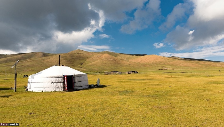درب خانه‌ها به روی همه باز است. کوچ‌نشین‌های مغولی از افراد غریبه هم پذیرایی می‌کنند