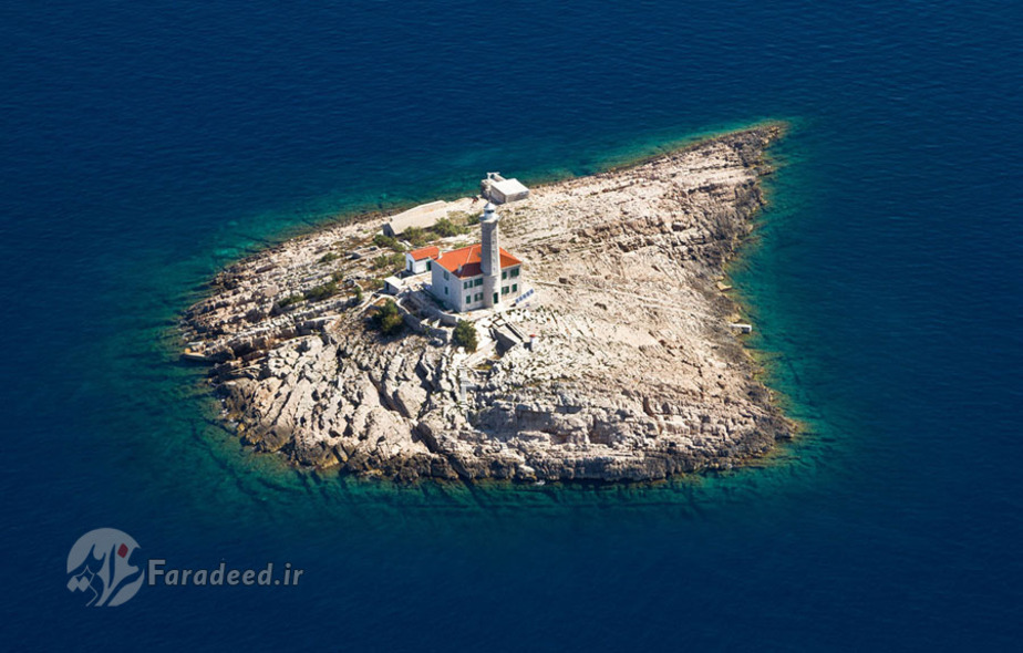عکسی از هوایی از فانوس دریایی 